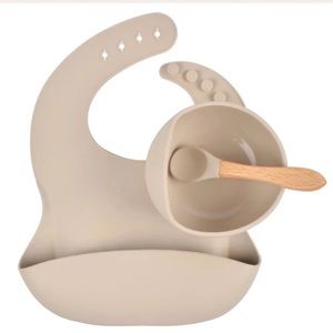 1 suction bowl, spoon and bib.